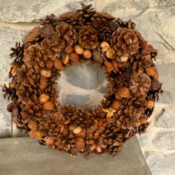 Natural Pinecone Holiday Wreath - Picture 8 of 8